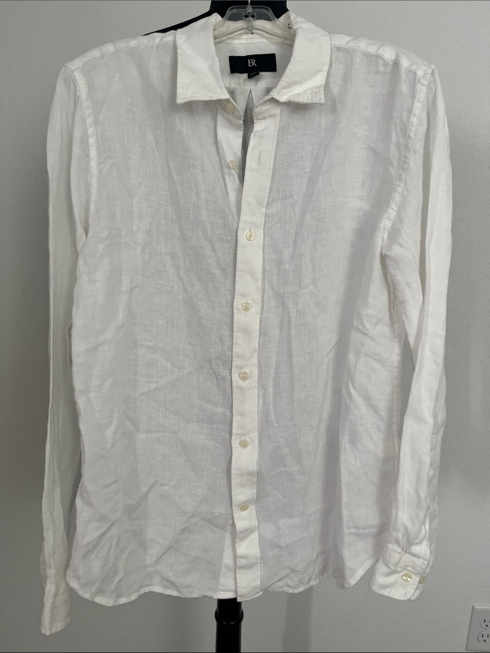 Banana Republic Classic White Linen Button-Up Shirt